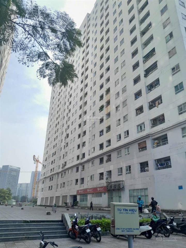 Chung cư 1050  lock a và b  số tầng (420) dt 58 m2 61 m2  giá 3,3 tỷ 3,65 tỷ ( có trên 12căn