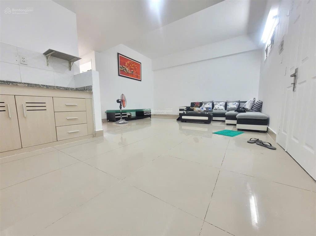 Chung cư 1050  lock a và b  số tầng (420) dt 58 m2 61 m2  giá 3,3 tỷ 3,65 tỷ ( có trên 12căn