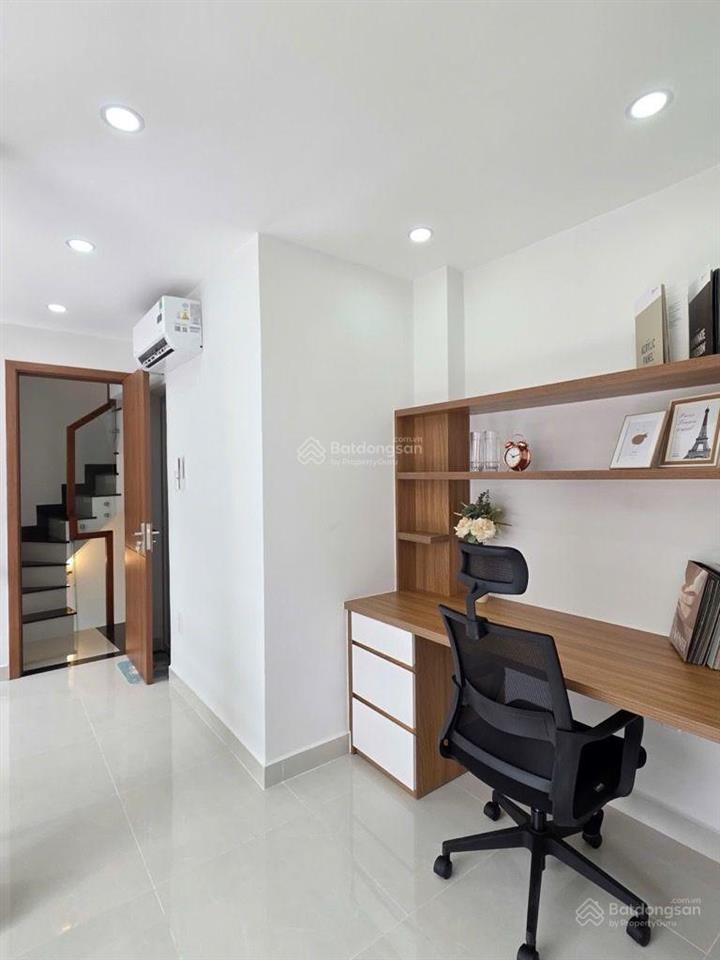 Sát xe tải  phần văn trị p12 bình thạnh  5 tầng  30 m2  4 pn  5,95 tỷ  nhà xây mới