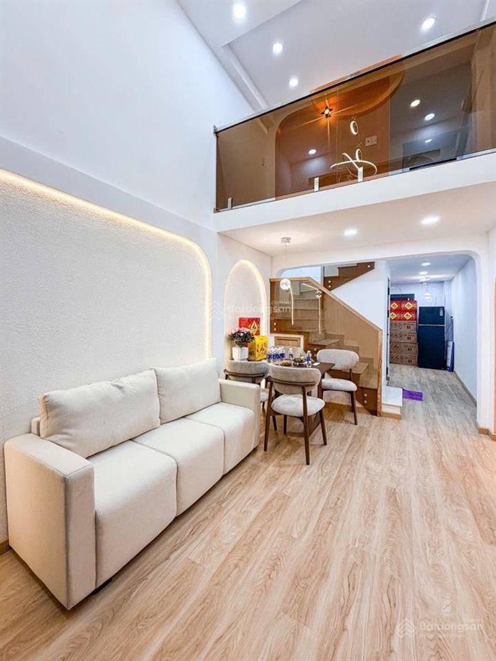 Ngay ngã 3 hàng xanh  xô viết nghệ tỉnh p26bình thạnh 30 m23tầng  5,28 tỷ