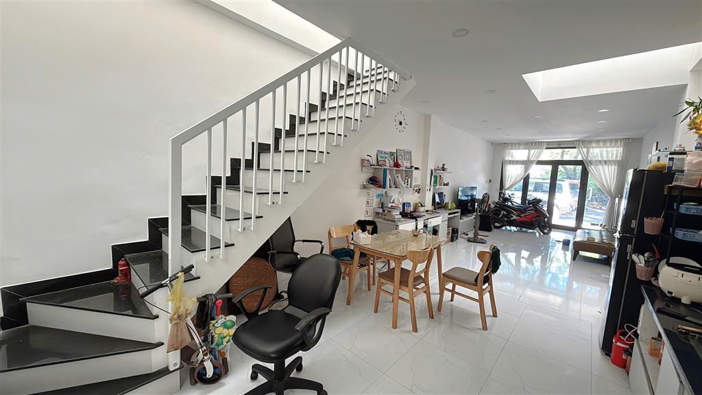 Nhà đẹp Vĩnh Thái, Nam Nha Trang, 2PN, 3 giếng trời, 4.6 tỷ