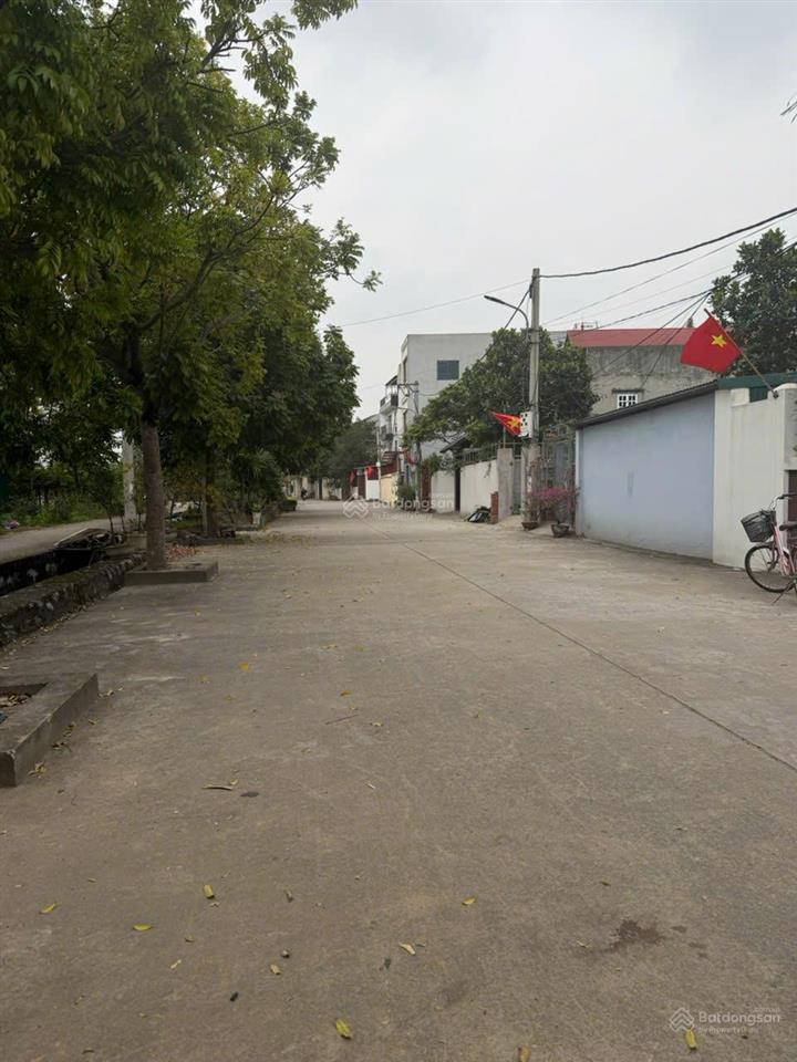 Bán đất đông anh 90m2 mặt tiền 5m đường 8m ô tô tránh vị trí bìa làng thoáng