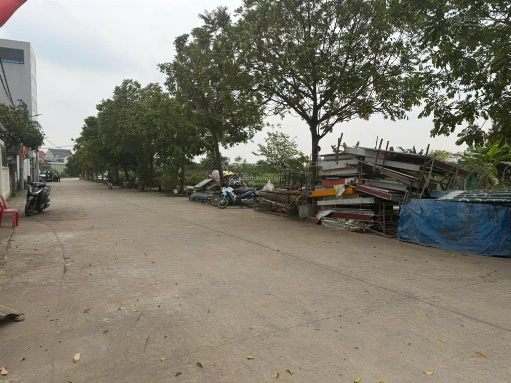 Bán đất đông anh 90m2 mặt tiền 5m đường 8m ô tô tránh vị trí bìa làng thoáng