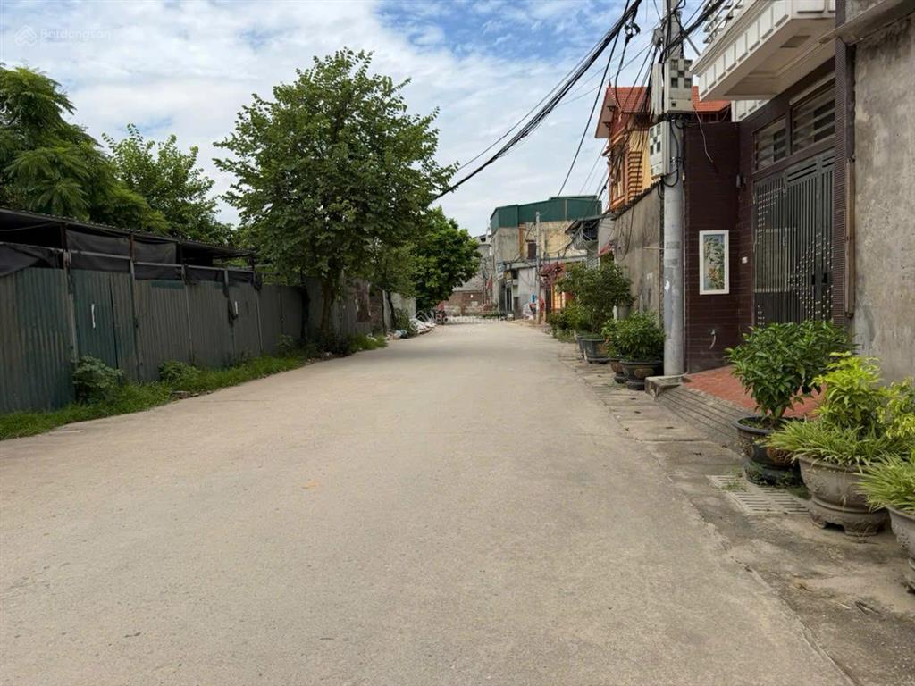 Bán 85m2 đất lô góc ô tô 16 chỗ đỗ cửa đông bầu kim chung cách trục 8m chỉ 20m