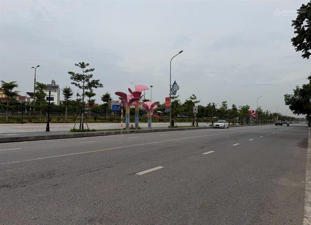 Bán 85m2 đất lô góc ô tô 16 chỗ đỗ cửa đông bầu kim chung cách trục 8m chỉ 20m