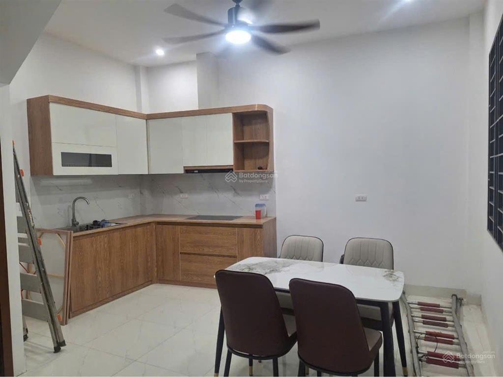 Bán nhà 3 tầng lô góc ô tô đỗ cửa 48m2 tổ 8 quang minh, 200m ra võ văn kiệt giá 4,4 tỷ