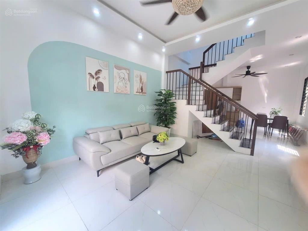 Bán nhà 3 tầng lô góc ô tô đỗ cửa 48m2 tổ 8 quang minh, 200m ra võ văn kiệt giá 4,4 tỷ