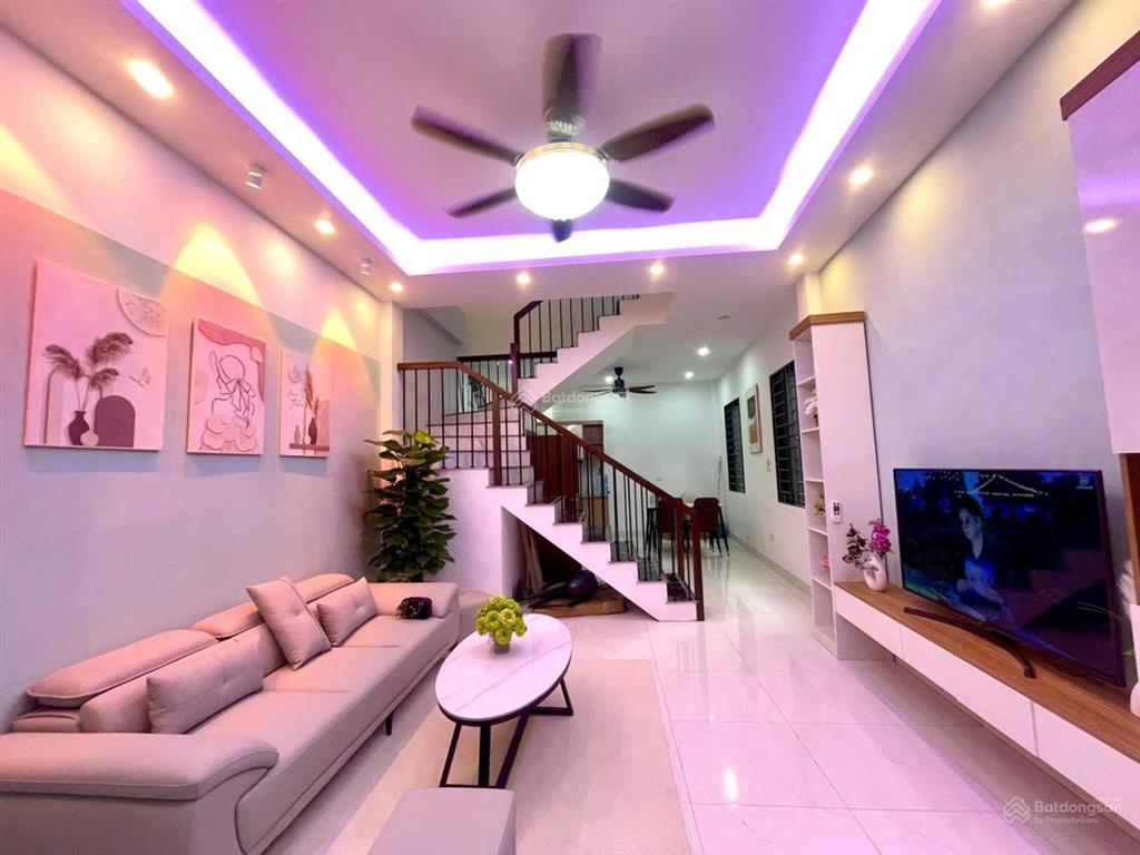 Bán nhà 3 tầng lô góc ô tô đỗ cửa 48m2 tổ 8 quang minh, 200m ra võ văn kiệt giá 4,4 tỷ