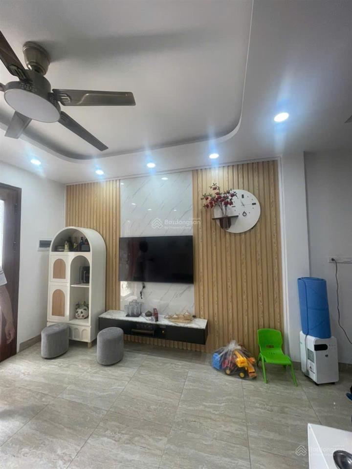 Bán nhà 3 tầng 33m2 kiên cố  ô tô vào đất  20m trục chính quang minh