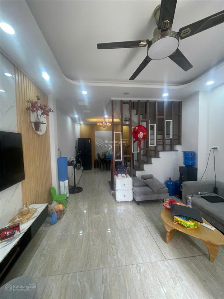 Bán nhà 3 tầng 33m2 kiên cố  ô tô vào đất  20m trục chính quang minh