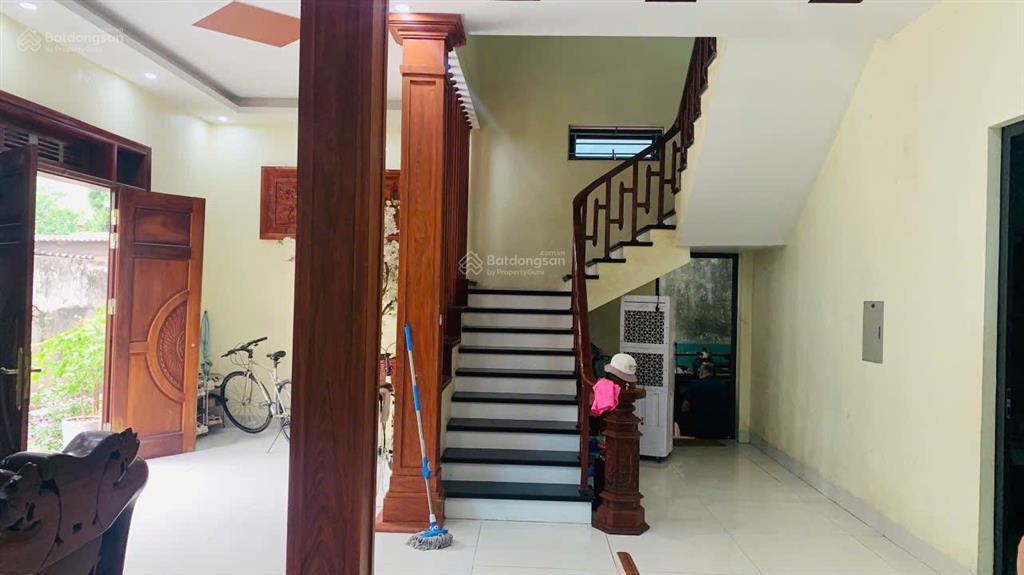 Bán nhà 3 tầng 131m2 thôn nhuế, kim chung mt 12m, gần công viên, giá 9,3 tỷ