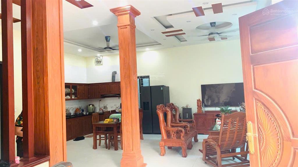 Bán nhà 3 tầng 131m2 thôn nhuế, kim chung mt 12m, gần công viên, giá 9,3 tỷ