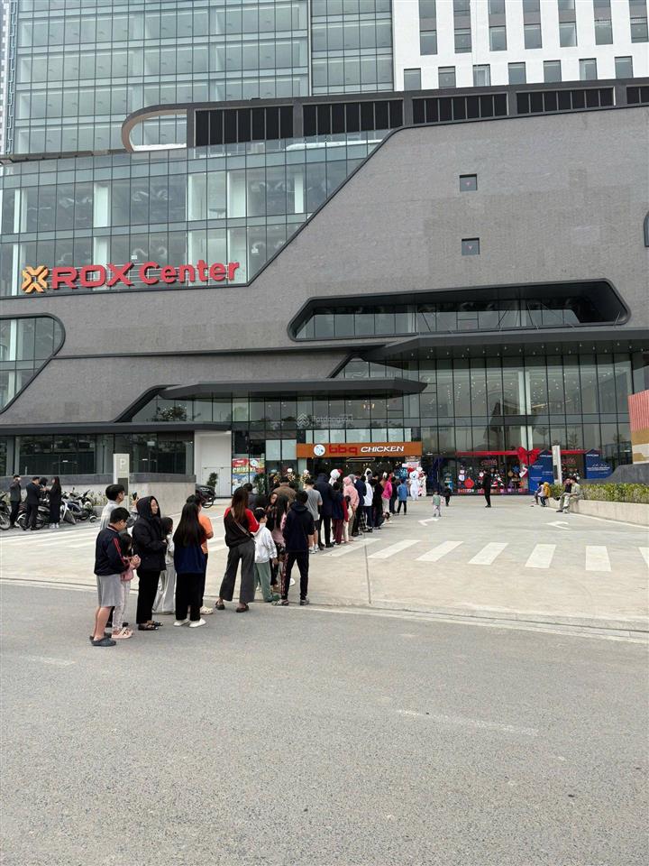 Bán shop chân đế toà nhà rox tower goldmark. 63m2 giá 4 tỷ  0375 317 *** để biết thông tin