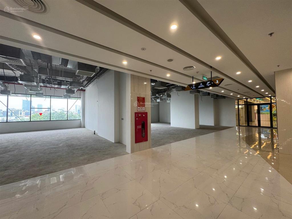 Bán mbkd 66,3m² giá 4,2 tỷ tại tòa rox tower goldmark 136 hồ tùng mậu.  0375 317 ***