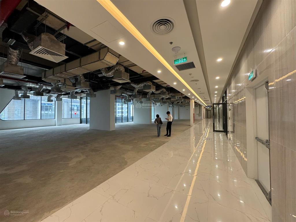 Bán mbkd 66,3m² giá 4,2 tỷ tại tòa rox tower goldmark 136 hồ tùng mậu.  0375 317 ***