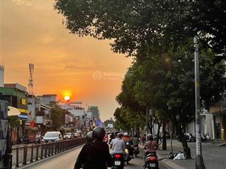 Gần mặt tiền cộng hòa, kế bên khu k300 và ngay nhà ga t3. ngang 5m dài 18m, chỉ hơn 8 tỷ xíu