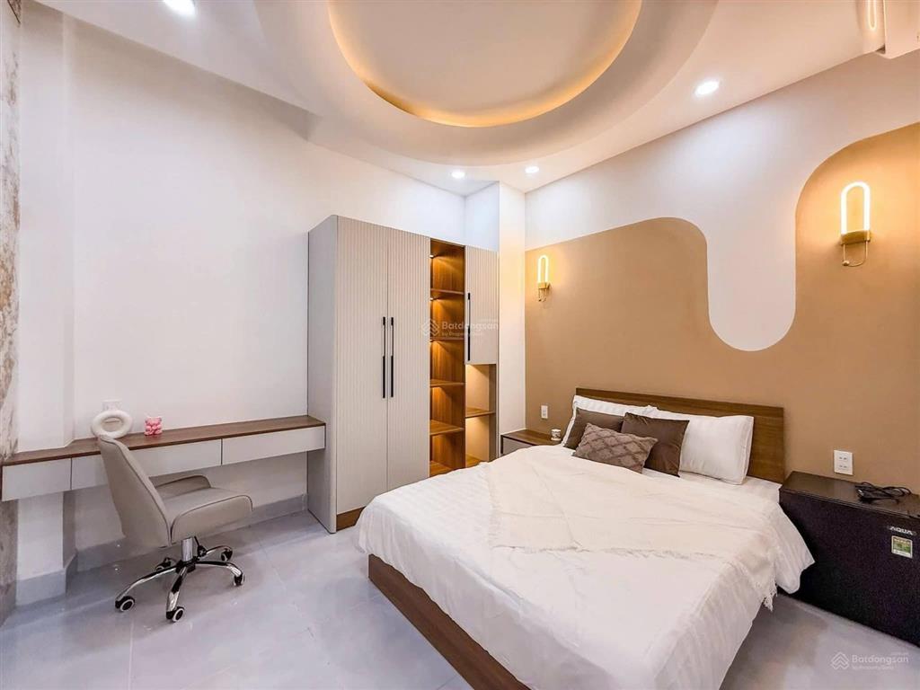 Ngang 4 dài 20m xây 4 tầng, nhỉnh 10 tỷ hơn, hxh 730 lạc long quân, gần chợ tân bình, gần mặt tiền