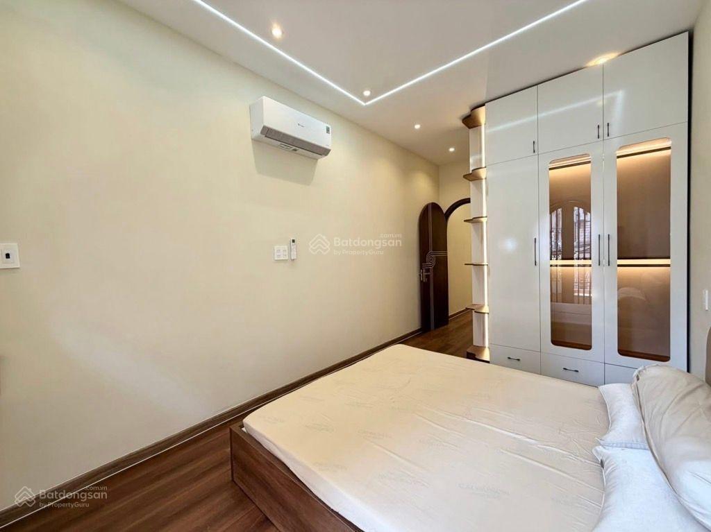 Ngang 4 dài 20m xây 4 tầng, nhỉnh 10 tỷ hơn, hxh 730 lạc long quân, gần chợ tân bình, gần mặt tiền
