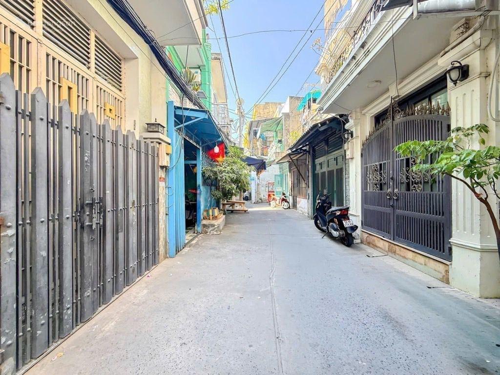 60m² xây 6 tầng, nhỉnh 8 tỷ hơn hxh gần mặt tiền lạc long quân  kế khu bàu cát, hồng lạc