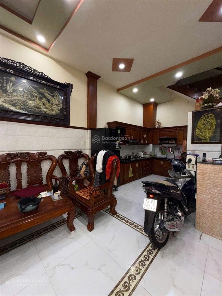 5 tầng cách mạng tháng tám  nhà còn mới  gần 40m2  khu dân trí cao  chỉ nhỉnh 6 tỷ nhỏ