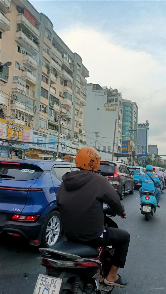 Ngay 1017 lạc long quân, gần lý thường kiệt, chợ tân bình. ngang 4 dài 15m xây 2 tầng, chỉ 6.9ty
