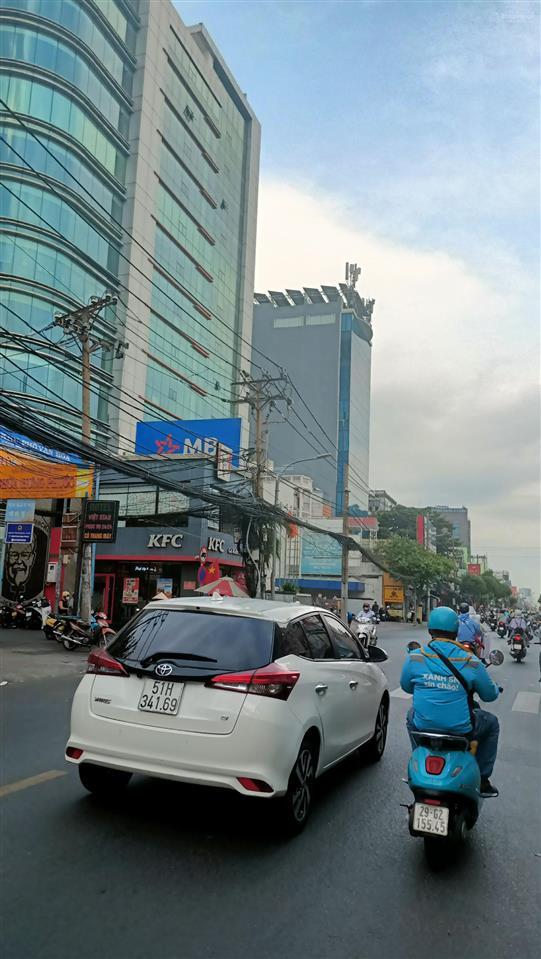 Ngay 1017 lạc long quân, gần lý thường kiệt, chợ tân bình. ngang 4 dài 15m xây 2 tầng, chỉ 6.9ty