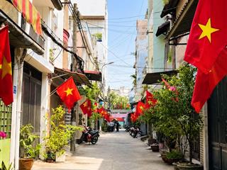 Hẻm xe hơi ngay khu bắc hải  lý thường kiệt, gần chợ tân bình. ngang 4.2 dài 15m xây 3 tầng btct