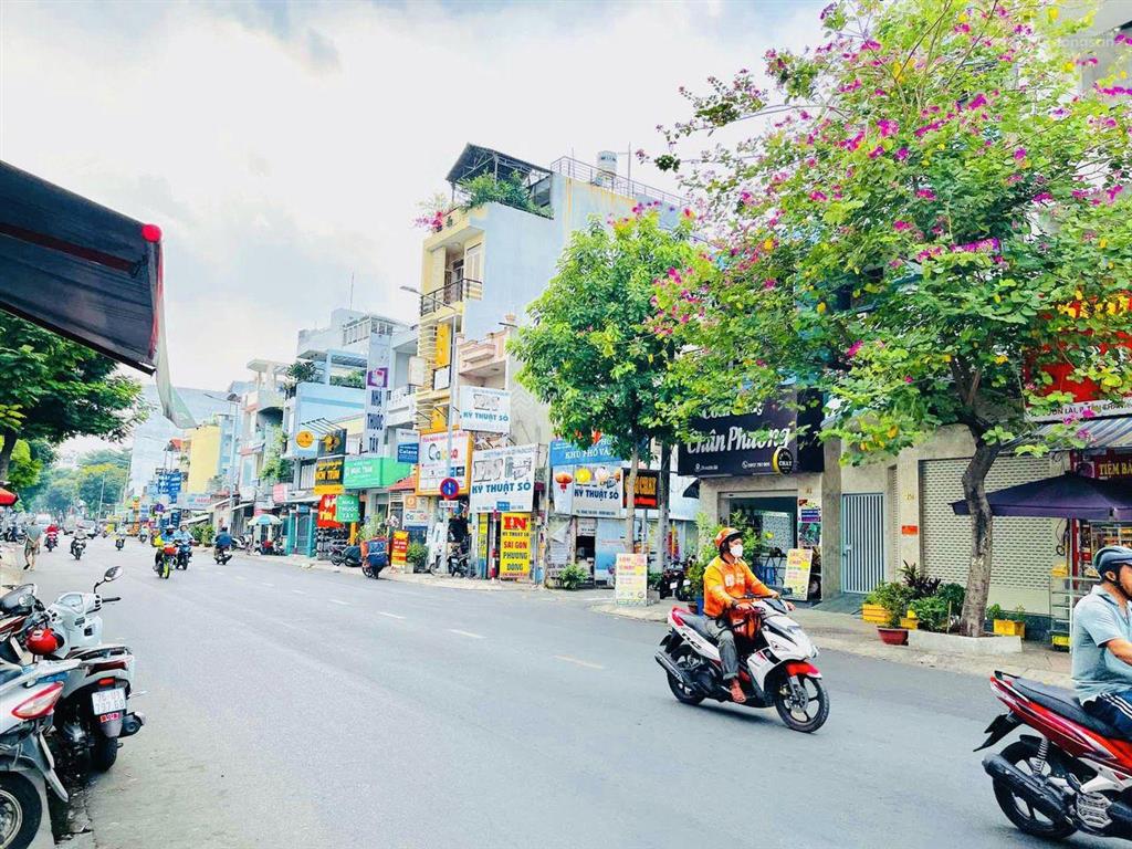 5x18m xây 3 tầng, nhinh 10ty. hẻm xe hơi ngay mặt tiền lạc long quân, lý thường kiệt  chợ tân bình