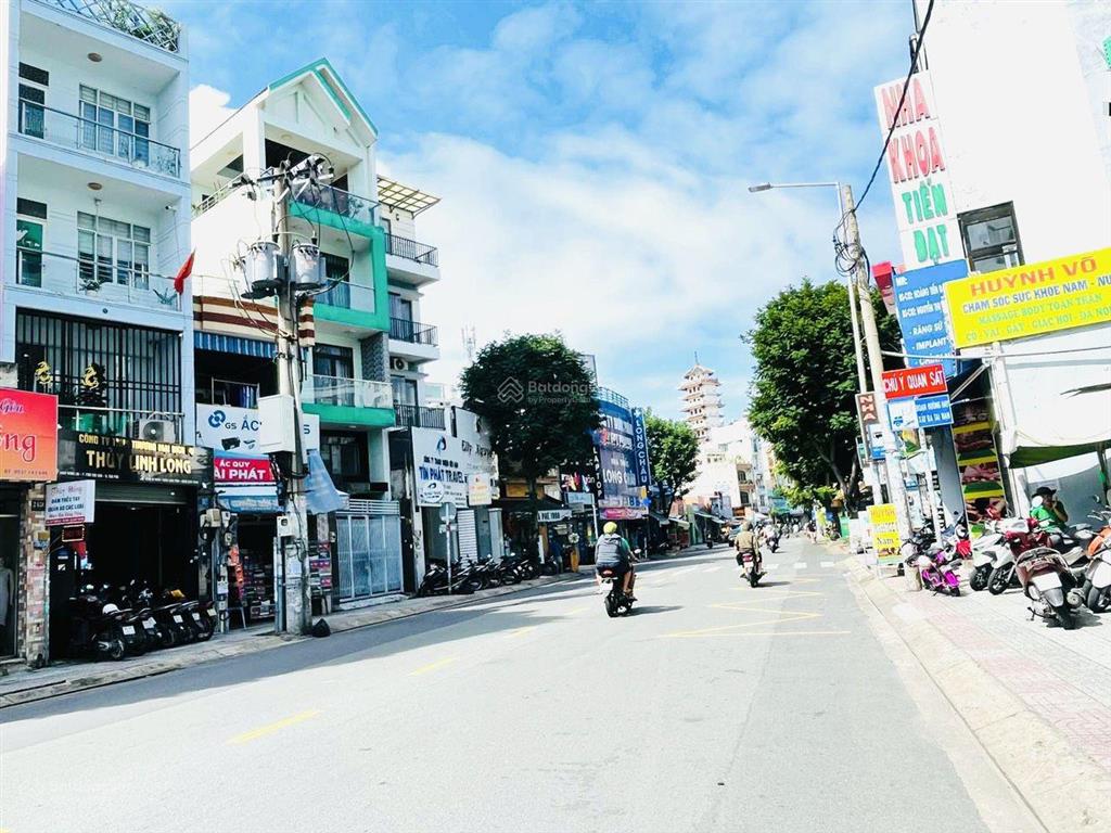 5x18m xây 3 tầng, nhinh 10ty. hẻm xe hơi ngay mặt tiền lạc long quân, lý thường kiệt  chợ tân bình