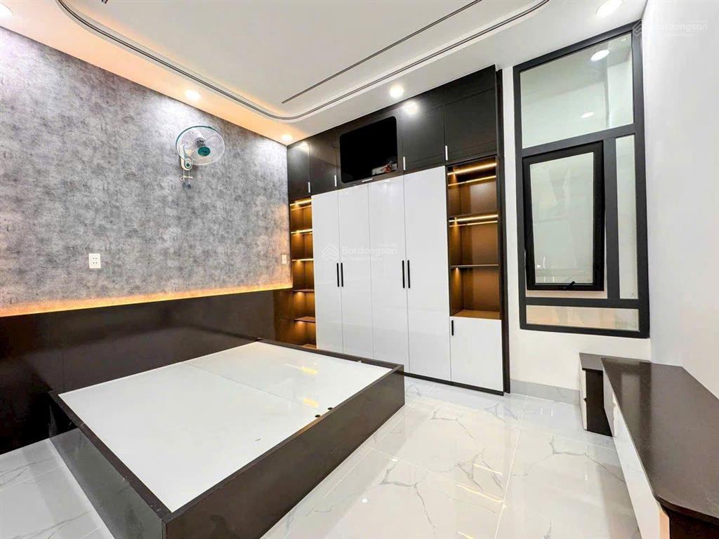Hẻm xe hơi gần chợ  57m2 xây 3 tầng chỉ 7tỷ nhỉnh. ngay ngã tư âu cơ  lạc long quân