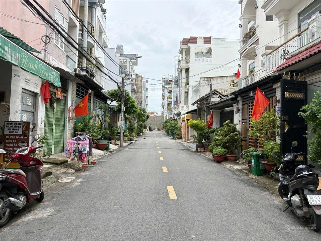 Hẻm xe hơi  85m2 xây 3 tầng. gần khu bắc hải  ngay mt bành văn trân, cách mạng tháng 8