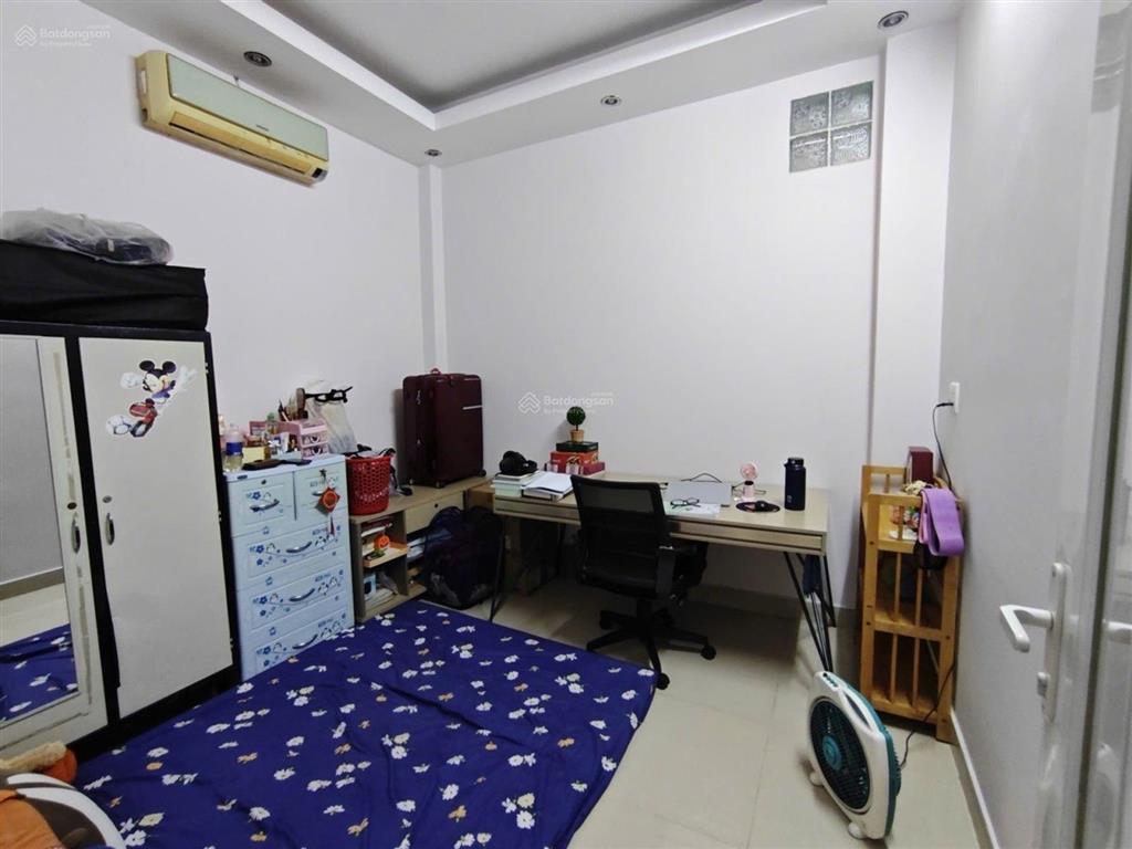 Nhà 4 tầng btct đường huỳnh văn bánh  trung tâm phú nhuận hẻm rộng sổ vuông a4 không lộ giới