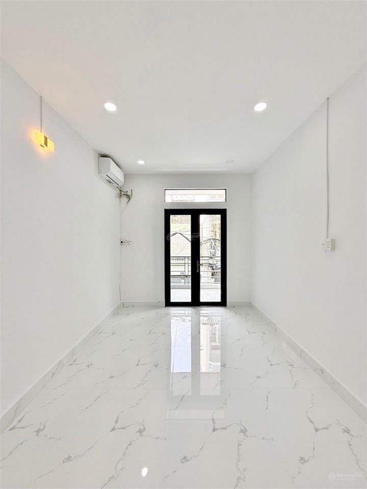 Hẻm xe tải thông khu vip huỳnh văn bánh phú nhuận  một sẹc sát mặt tiền  kinh doanh đa ngành