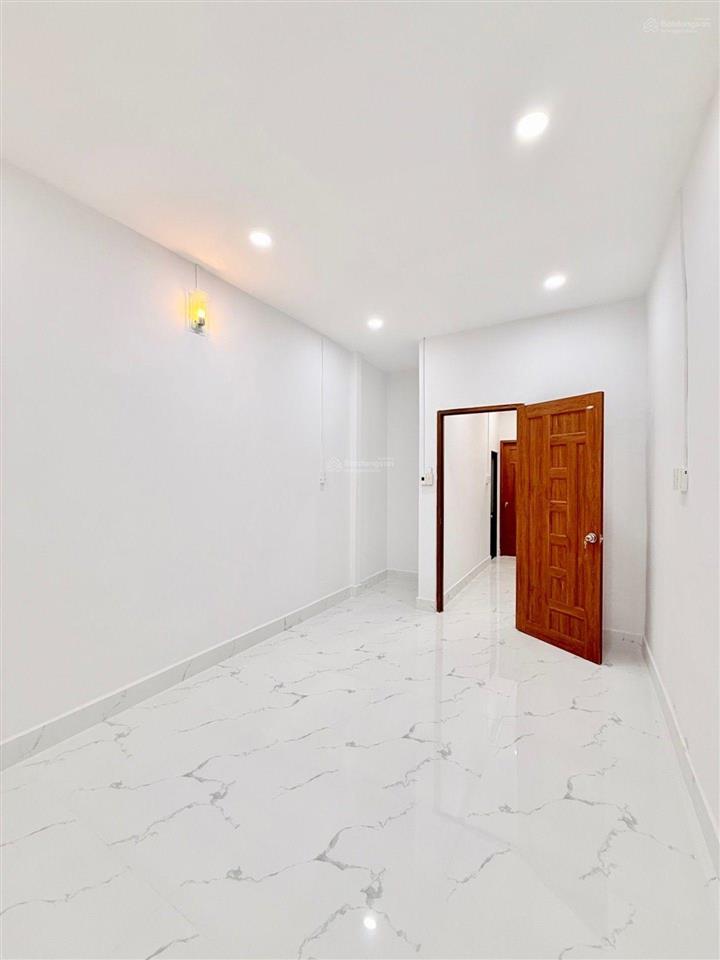 Hẻm xe tải thông khu vip huỳnh văn bánh phú nhuận  một sẹc sát mặt tiền  kinh doanh đa ngành