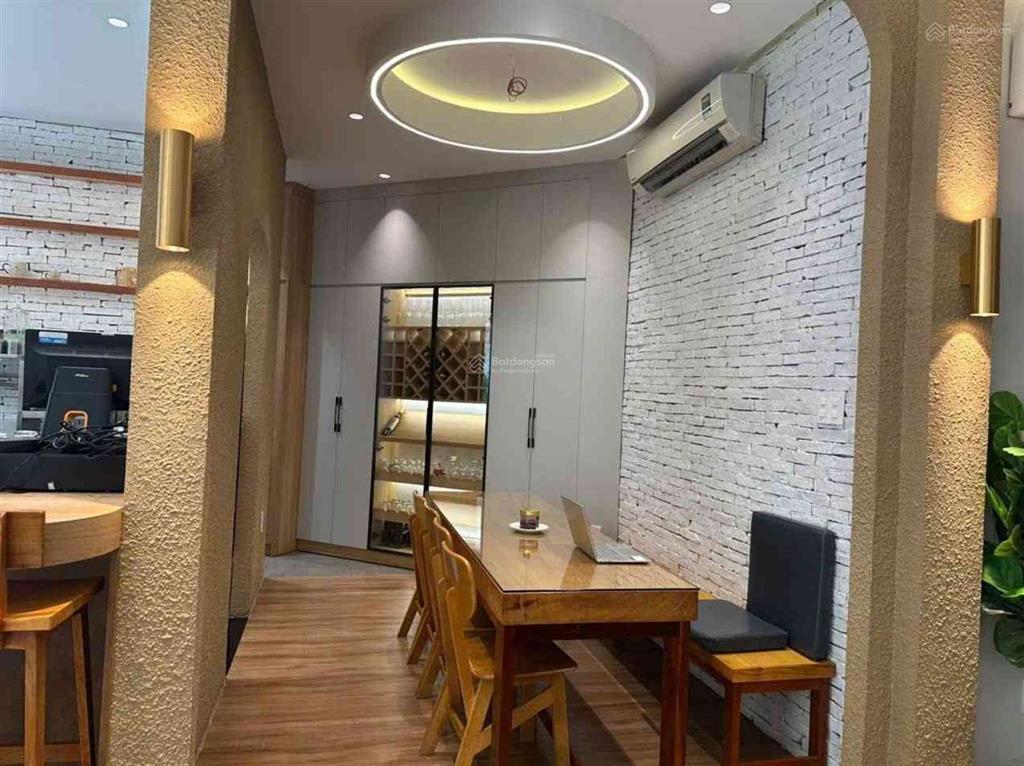 Khu vip lê văn sỹ hồ biểu chánh doanh thu đỉnh 40 triệu/ tháng 4 tầng kiên cố  dòng tiền sẵn