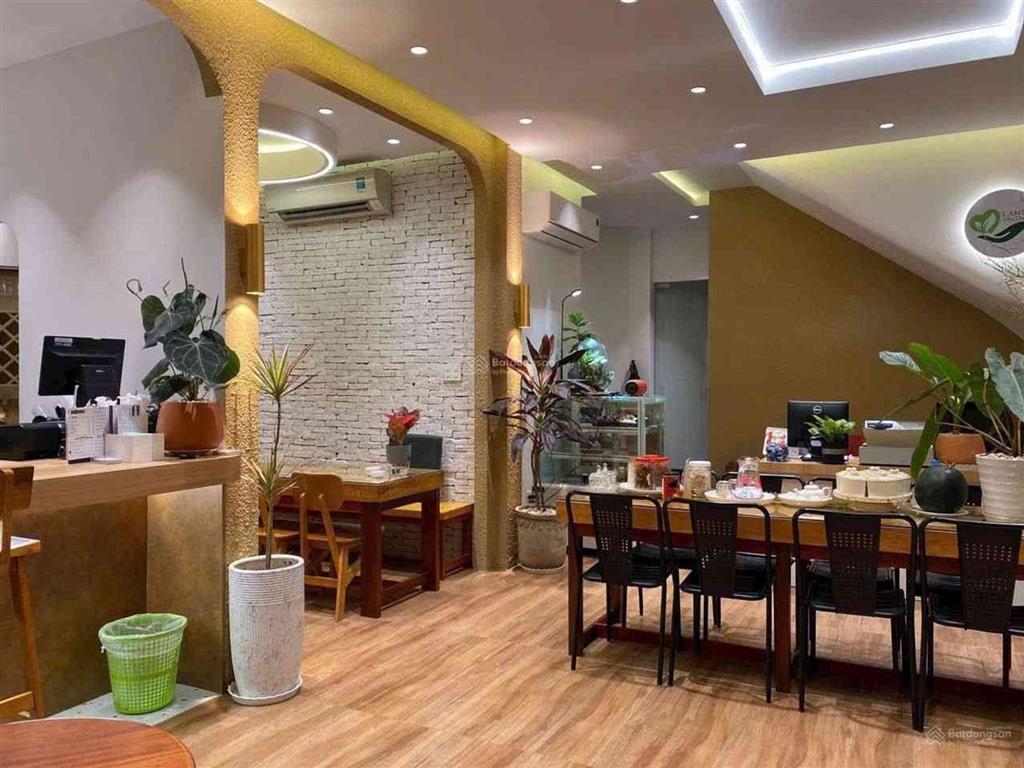 Khu vip lê văn sỹ hồ biểu chánh doanh thu đỉnh 40 triệu/ tháng 4 tầng kiên cố  dòng tiền sẵn
