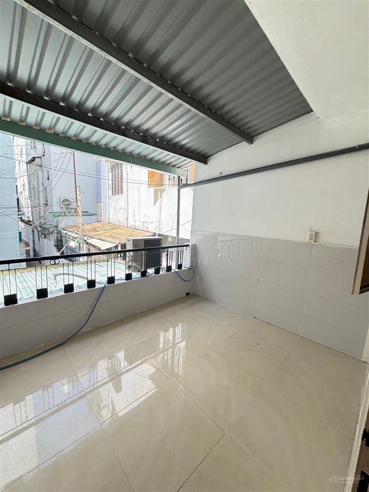 20m ra măt tiền  sát hẻm xe hơi sổ nở hậu tài lộc  nhà trống giao ngay  57m2  diện tích khủng