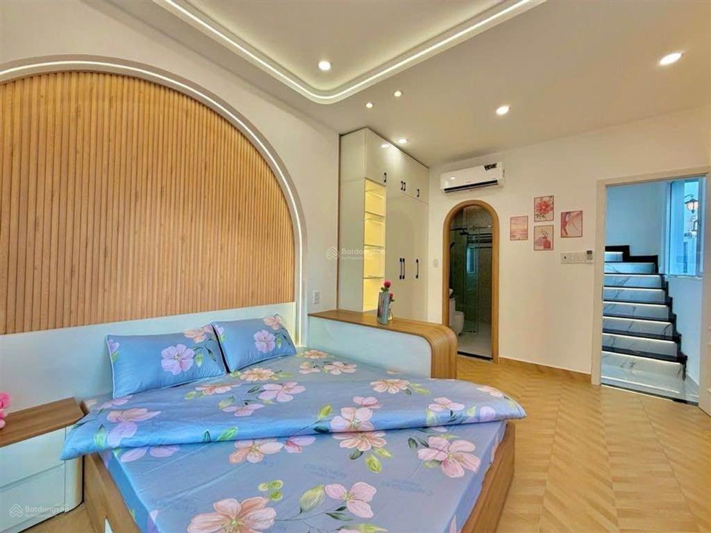 Siêu phẩm nhà mới hẻm xe hơi ngay lê văn sỹ  5 tầng sân thượng btct  3pn 4wc full nội thất
