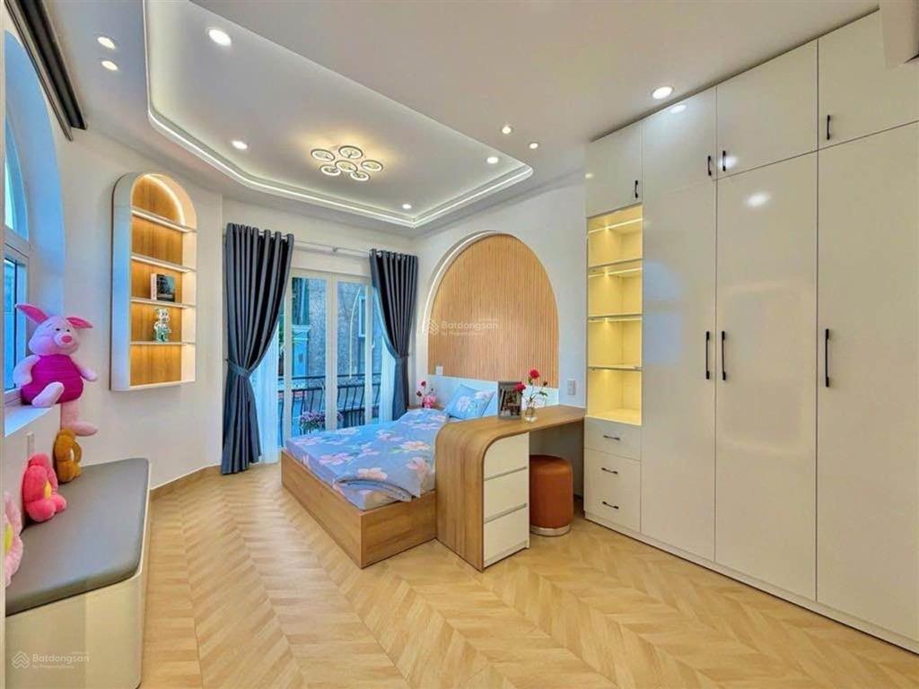 Siêu phẩm nhà mới hẻm xe hơi ngay lê văn sỹ  5 tầng sân thượng btct  3pn 4wc full nội thất