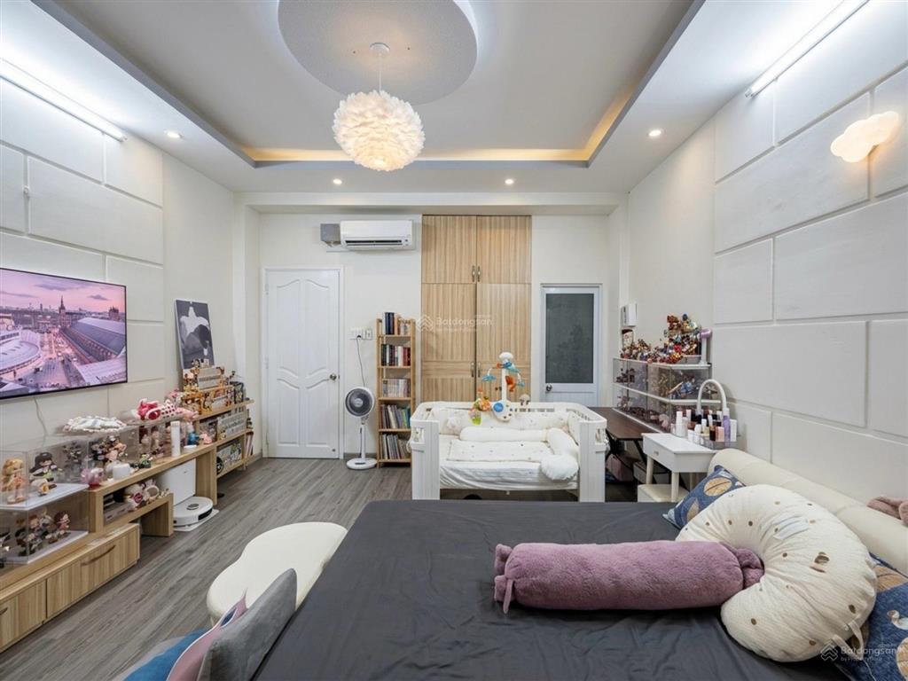 Vip  hẻm xe tải thông  hồ biểu chánh  phú nhuận  40m (4.4x9)  5 tầng btct  4 pn  nhinh9ty
