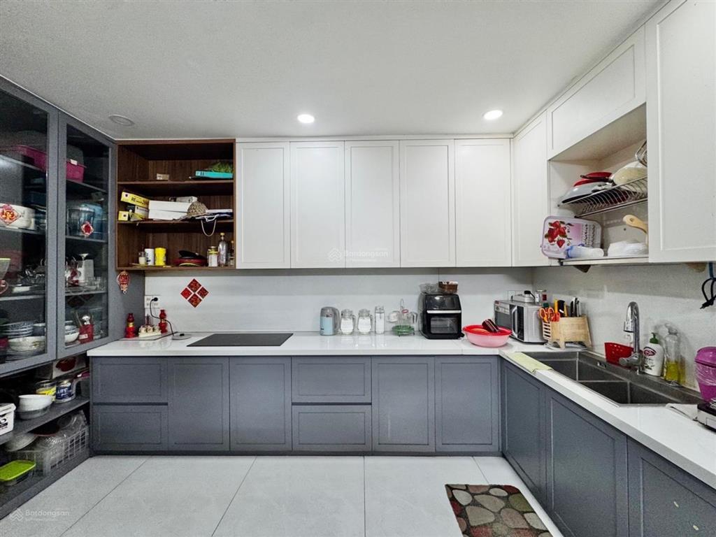 Đối diện nhà ga t3  xe tải đậu cửa  nhất chi mai  5.5x11.5  5 tầng btct  nhà mới  nhinh15t