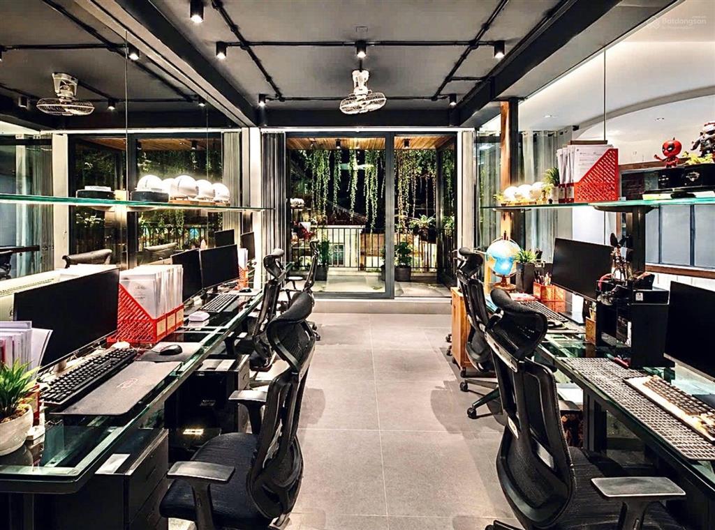 Vip  tô hiến thành  ngang khủng 8.1m  73m2  3 tầng btct  7pn  xe hơi đậu cửa  nhinh13t