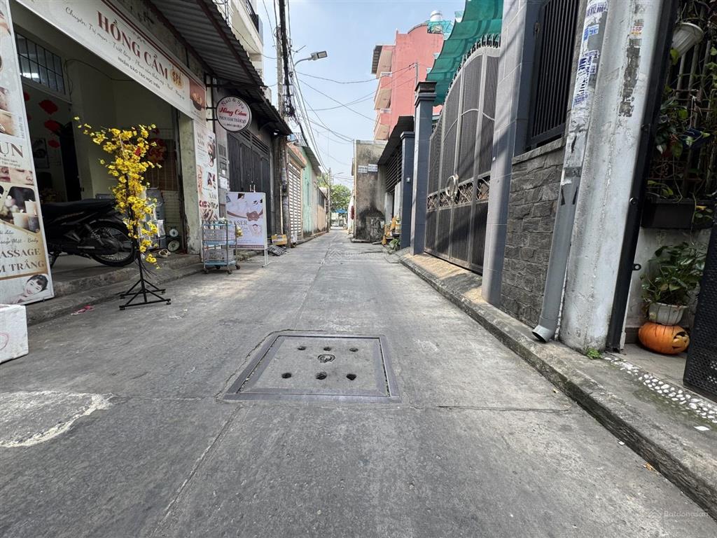 Bán nhà hẻm xe hơi  gần ngay khu celadon city  4x8m  2 lầu  4 phòng ngủ  giá chỉ 5.x tỷ