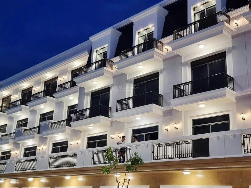 Bán nhà 1 trệt 3 lầu mt bùi thị xuân, gần biển 500m, giá 5,5 tỷ