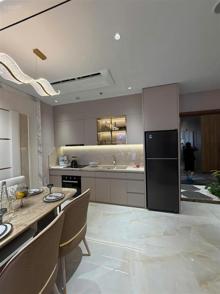Thanh toán 30% nhận nhà mặt tiền ql13 liền kề bình triệu, mỗi tháng tt 0,5%. emerald boulevard