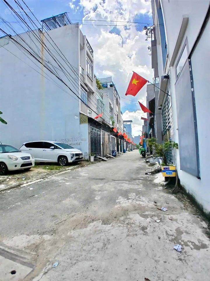 Bán đất tại đường ngô chí quốc, 3 tỷ, 52m2(4x13), thủ đức gần chợ đầu mối, sổ sẵn, hẻm oto