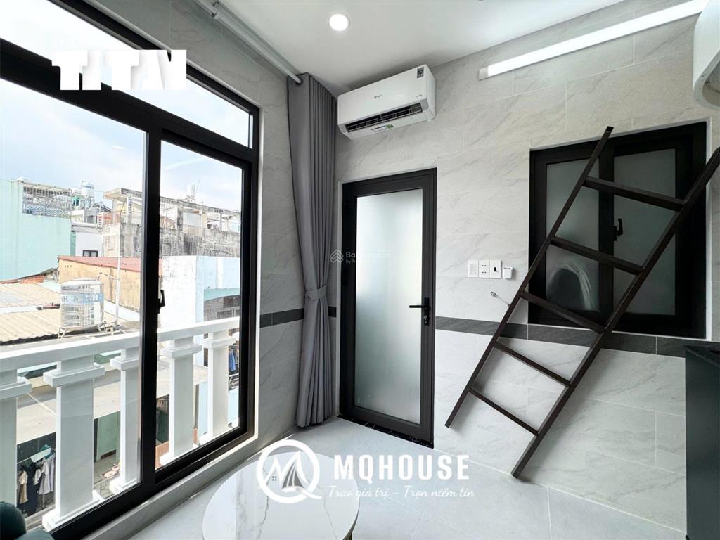 Cho thuê căn hộ duplex ban công  gác cao siêu thoáng gần ngã tư hàng xanh