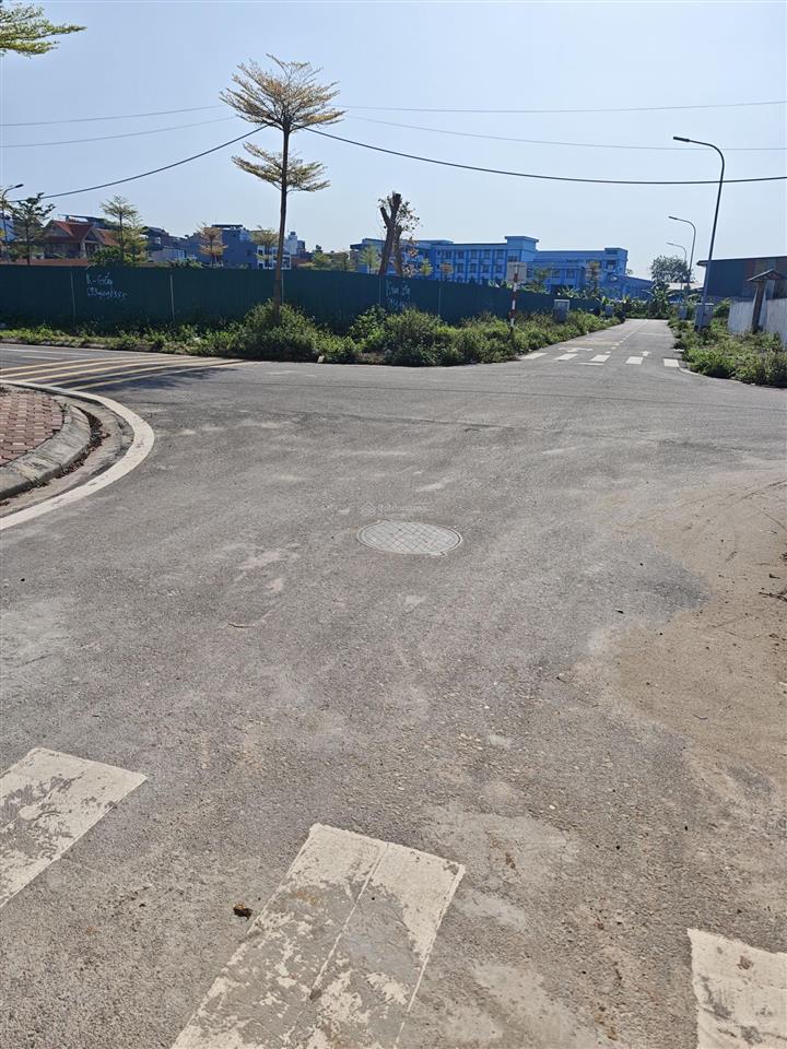 Đất đấu giá huỳnh cung phân lô ô tô tránh vỉa hè rộng 5m, lô góc hai mặt thoáng
