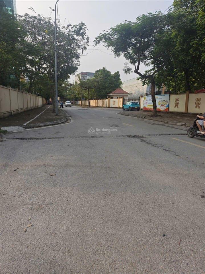 Tđc tứ hiệp oto chạy vòng quanh