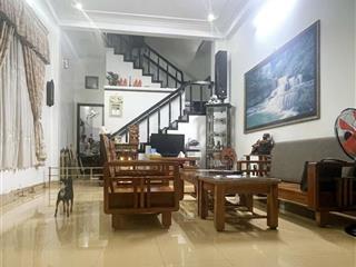 Bán nhà 2 tầng lô gốc trần cao vân, thông biển nguyễn tất thành.